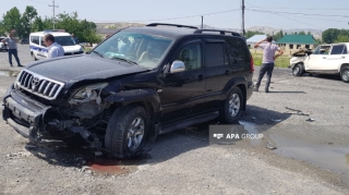 Göyçayda "Toyota Prado" və "VAZ-2106" toqquşdu: 2 nəfər...   - FOTO