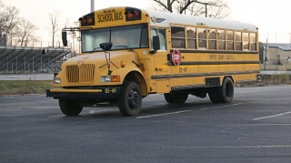 Məktəb avtobusu uçuruma düşdü: 6 uşaq ölüb 