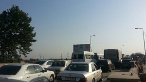 Göyçayda selin dağıtdığı körpü yenidən çöküb - Yolda tıxac yaranıb - FOTO