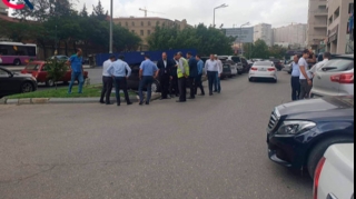 Xəstəxananın qarşısında qəza: yaralılar var 