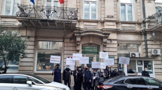 Bakıda Fransa səfirliyi qarşısında etiraz aksiyası keçirilib  - FOTO