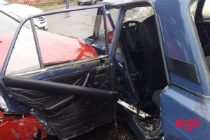 Qubada iki maşın toqquşdu: xəsarət alanlar var - FOTO