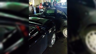 “Mercedes”lə toqquşan “Ford” onu və sürücüsünü tanınmaz hala saldı    - VİDEO