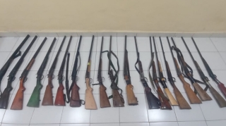 Şirvanda qanunsuz saxlanılan 19 ədəd silah polisə təhvil verilib 