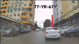 Getdiyi yerdə qəflətən dayanan sürücü arxadan gələn avtomobilə mane oldu - VİDEO