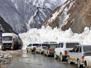 Rusiyanı Cənubi Qafqazla birləşdirən yol yenidən bağlandı