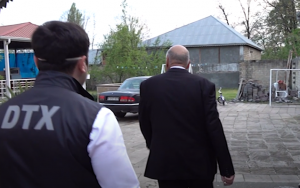 DTX məmuru rüşvətə görə belə tutdu  - VİDEO