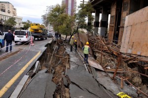 Səməd Vurğun küçəsində yol sürüşüb - FOTO