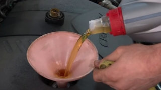 Azərbaycanda mühərrik yağları 50 faiz bahalaşdı; 50 manatlıq 80 oldu  - VİDEO