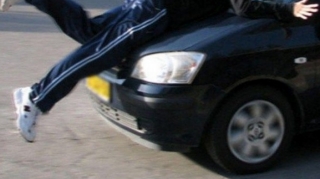 Hövsanda piyadanı avtomobil vurdu