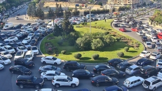 Вниманию водителей: в Баку из-за застрявшего на дороге грузовика образовался затор  - ФОТО