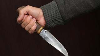 Gəncədə kişi ehtiyatsızlıqdan bıçaq xəsarəti aldı 