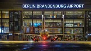Berlin aeroportu üzərində uçan naməlum obyekt görünüb 