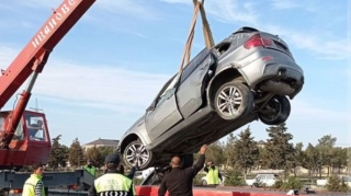 Bakıda "BMW" “Mercedes”lə toqquşdu: Yaralanan var    - FOTO