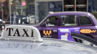 Ölkədə avtobusa minənlərin sayı artıb, taksi istifadəçilərinin sayı azalıb 