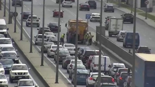 Təmir işləri bu yolda sıxlıq yaratdı - FOTO 