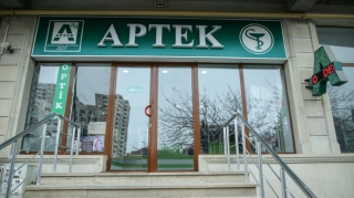 В Азербайджане будут работать только аптеки и продуктовые магазины