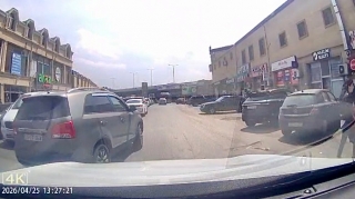 Bütöv xətdən geriyə dönən sürücü yolu kəsib təhlükə yaratdı    - VİDEO