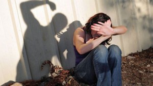 Küçədə gənc qadın döyüldü - Bakıda