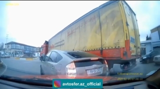 Qəzadan yayınmaq istədi, yenə qəza törətdi  - 99-OU-265 - VİDEO