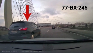 Bakıda tələsən sürücü qayda pozub "Prius"a çırpıldı  - VİDEO