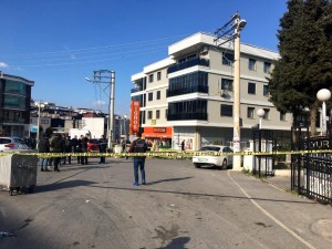 Təqaüddə olan polis mübahisə etdiyi şəxsi güllələdi: 2 nəfər xəsarət alıb - FOTO