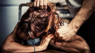 Bakıda kişi 30 manat pula görə keçmiş arvadını döydü 