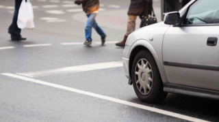 Bakıda nənə və nəvəni maşın vurdu