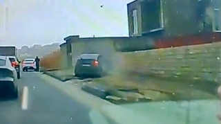 Novxanıda təhlükəli anlar: “Prius” sürücüsü qəzadan görün necə yayındı    - VİDEO