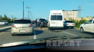 Sumqayıtda zəncirvari qəza:  5 avtomobilə ciddi ziyan dəydi