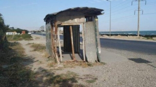 Sumqayıtda təhlükə saçan dayanacaq   - FOTO