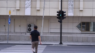 Sürücü və piyadaları narahat edən problem həll edildi; svetoforun yeri dəyişdirildi - VİDEO 