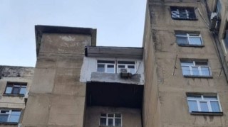 Bakıda daha bir binanın sonuncu mərtəbəsinə eyvan inşa edildi  - FOTO