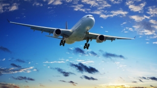 Hava nəqliyyatı ilə yük və sərnişin daşımaları artıb 