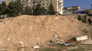 Xətai sakinləri narahatdır - Evlərinə bitişik bina tikilir?  - VİDEO 