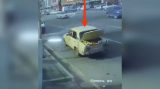 Yol polislərinin gözü qarşısında "protiv" gedən sürücü saxlanıldı  - VİDEO