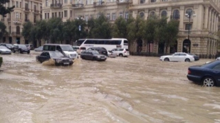 Paytaxtın kanalizasiya DƏRDİ:  Bakı niyə yağışa məğlub olur?