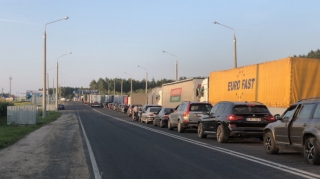 Litva-Belarus sərhədində 600-dən çox avtomobil gözləyir