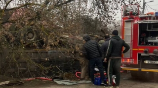 Yük maşını svetoforda dayanan 4 maşını əzdi – “Qazel”ə dəyib aşdı - VİDEO 