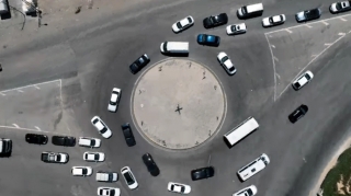 Проблемы на круговом движении: правила устанавливают не знаки, а сами водители? - ВИДЕО