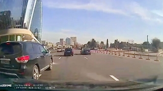 Zolağına sığmayan sürücü prospektdə qəza şəraiti yaratdı    - VİDEO