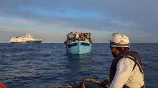 Qayıq batdı: 44 nəfər xilas edilib 