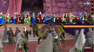 Səhnəyə dəvələrlə çıxdılar - VİDEO