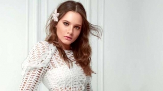 Məşhur aktrisa 24 yaşında  orta məktəbi bitirdi