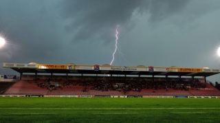 İsveçrədə ildırım futbolçuları vurdu