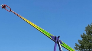 Tatarıstanda insanlar 40 metr yüksəklikdə başıaşağı sallanaraq qalıblar - VİDEO