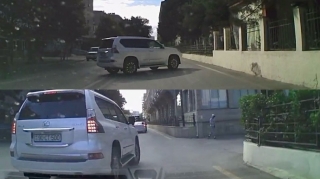 Qoşa xətdən geriyə dönən sürücü yenidən qayda pozdu - 90-CT-500    - VİDEO