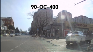Sürücü yolu keçən piyadaların üzərinə sürüb təhlükə yaratdı - 90-OC-400 - VİDEO