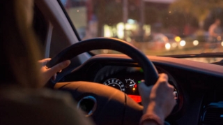 Qadın sürücünü evinədək təqib edib əri ilə dalaşdı - Həbs olundu 