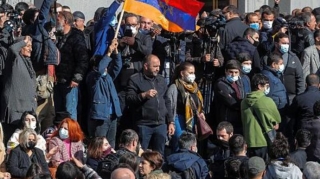 В Ереване проходит шествие с требованием отставки Пашиняна  - ВИДЕО